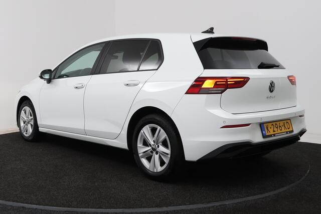 Volkswagen GOLF 1.0 TSI Life (CRUISE CONTROL ADAPTIEF, NAVIGATIE, CARPLAY, PARKEERSENSOREN)