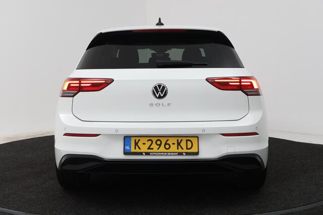 Volkswagen GOLF 1.0 TSI Life (CRUISE CONTROL ADAPTIEF, NAVIGATIE, CARPLAY, PARKEERSENSOREN)