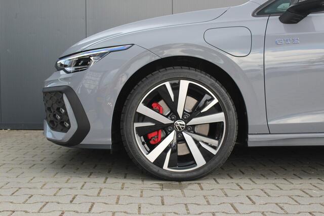 Volkswagen GOLF 8.5 1.5 eHybrid GTE 272 Pk | Panorama dak | Stoel/Stuur verwarming | 360* Camera | Schuif/Kantel dak | Adaptive cruise controler | Keyless start | Apple CarPlay/Android Auto | Draadloze telefoonlader | IQ.Lights | Climate controle | Parkeersensoren V+A | Navigatie |