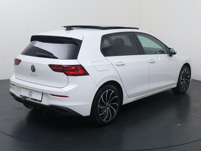 Volkswagen GOLF 1.5 TSI Highline | 150 PK | Stoel- & stuurverwarming | Adaptive cruise control | Keyless | Climate control | LED verlichting |