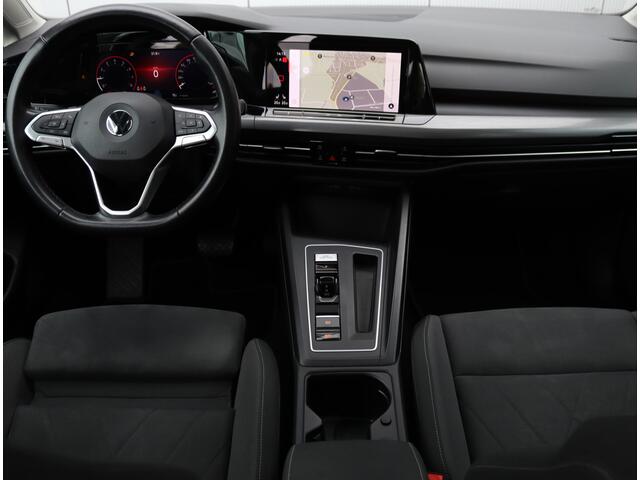 Volkswagen GOLF 1.5 eTSI 1st Edition | Pano | IQ.light | Winter pakket | Org. NL