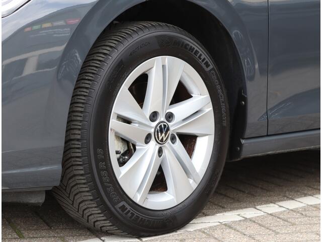 Volkswagen GOLF 1.5 eTSI Life Edition | Facelift | Head-up | Winter pakket
