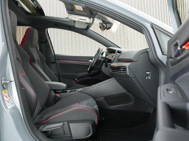 Volkswagen GOLF GTI Clubsport 2.0 300pk TSI |dealer o.h|panoramadak|blind spot|ACC|sfeerverlichting|Apple Carplay|parkeer camera|stoelverwarming|IQ Light|19" estorill LMV|