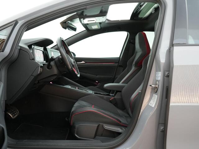 Volkswagen GOLF GTI Clubsport 2.0 300pk TSI |dealer o.h|panoramadak|blind spot|ACC|sfeerverlichting|Apple Carplay|parkeer camera|stoelverwarming|IQ Light|19" estorill LMV|
