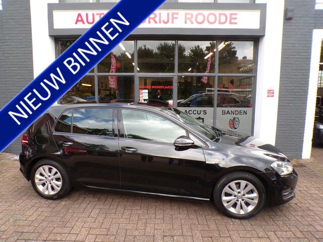 Volkswagen GOLF 1.0 TSI Connected Series CILMA,NAVI,PDC !!!