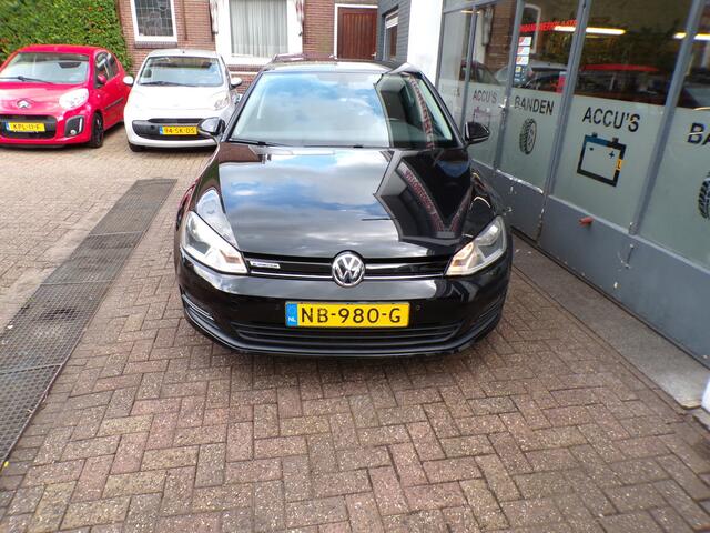 Volkswagen GOLF 1.0 TSI Connected Series CILMA,NAVI,PDC !!!