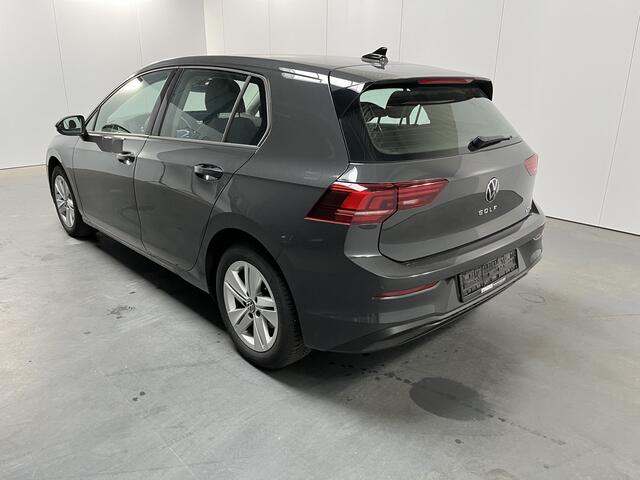 Volkswagen GOLF 1.5 eTSI Life / AUTOMAAT/ ADAPTIVE CRUISE/ APP-CONNECT/ PARK.SENSOREN V+A/ STUUR+STOELVERWARM./ HEAD-UP/ DIGITAL DASH/ NAVI/ DAB/ CLIMA