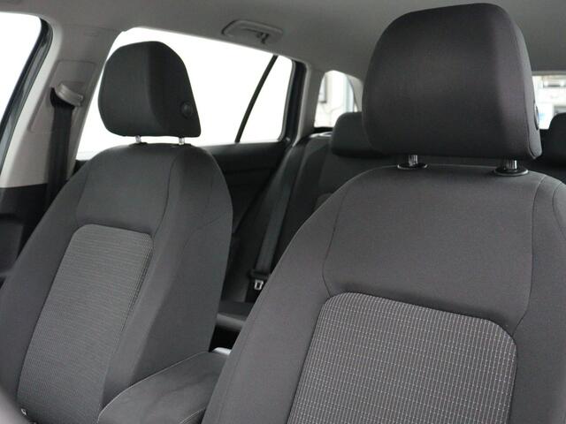 Volkswagen GOLF Variant 1.0 TSI Golf | Adaptive cruise | Bluetooth | Virtueel dashboard | Climate control | Park assist | Trekhaak | 17" velgen