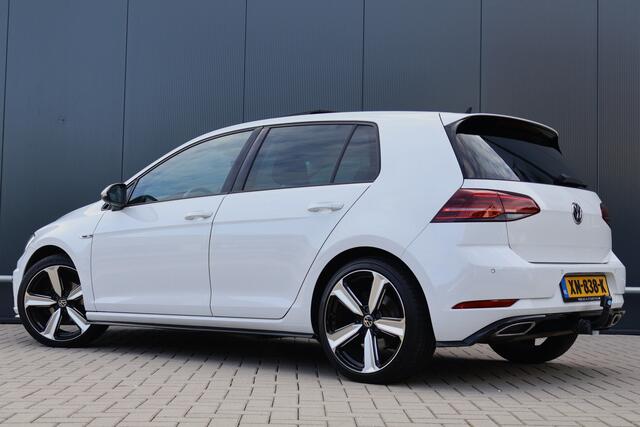 Volkswagen GOLF 1.0 TSI Highline Business R | R-Line | Panoramadak | Active Info Display | LED | Stoelverwarming | Trekhaak | Adaptieve Cruise Control