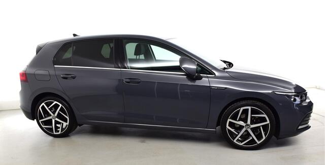 Volkswagen GOLF Style 1.5 TSI STYLE |150pk-COMPLEET-CarPlay-ACC-Camera-Stoelverwarming Een zeer complete Golf Style en voorzien van populaire opties