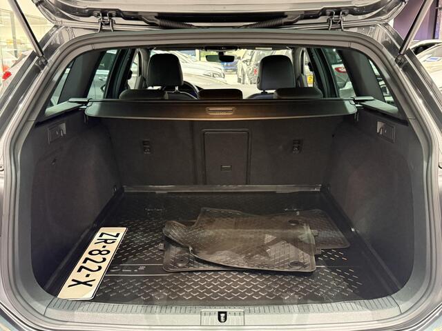 Volkswagen GOLF Variant 1.5 TSI Highline Business R | Trekhaak | Leder | Camera | Apple CarPlay / Android Auto |