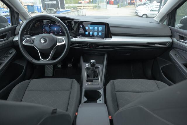 Volkswagen GOLF Variant 1.0 TSI Life | Parkeersensoren | Climate Control | LED Koplampen | Cruise Control Adaptief | Navigatie Discover Media | Apple Carplay | Android Auto | Digital Cockpit Pro | Lichtmetalen Velgen