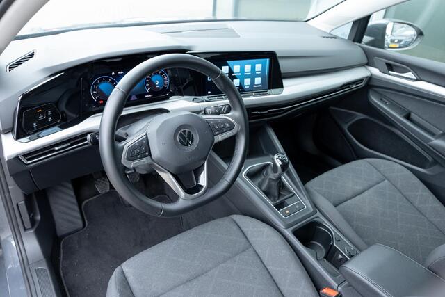 Volkswagen GOLF Variant 1.0 TSI Life | Parkeersensoren | Climate Control | LED Koplampen | Cruise Control Adaptief | Navigatie Discover Media | Apple Carplay | Android Auto | Digital Cockpit Pro | Lichtmetalen Velgen