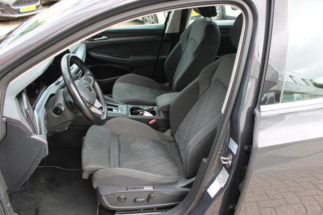 Volkswagen GOLF 1.4 eHybrid Style//Navi//Carplay//Trekhaak!!