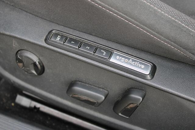 Volkswagen GOLF 1.4 eHybrid Style//Navi//Carplay//Trekhaak!!