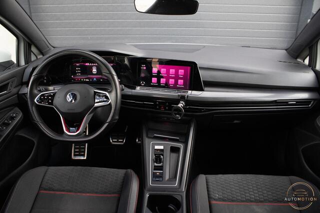 Volkswagen GOLF 2.0 TSI GTI Clubsport PANO CAMERA IQ LIGHTS STOELVERWARMING 19 INCH SFEER
