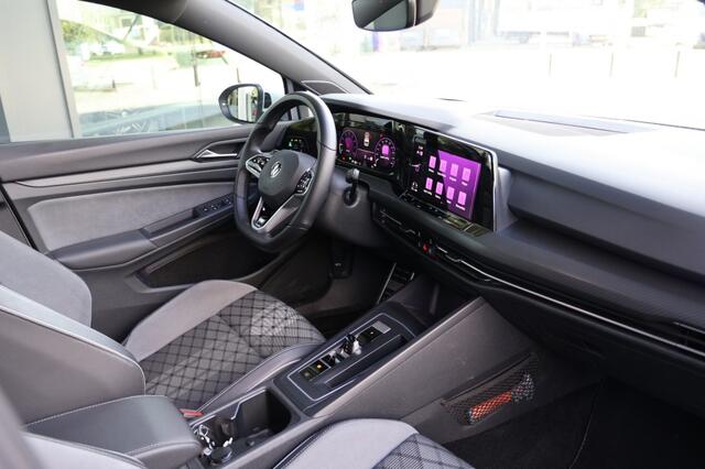 Volkswagen GOLF 1.5 R-LINE PANO*SFEER*HenK*IQ-LIGHT*CARPLAY*ADAPTIEF*CAMERA*HUD