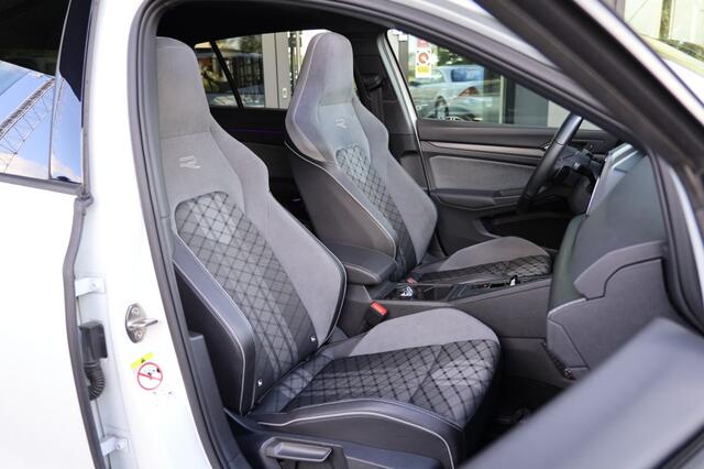 Volkswagen GOLF 1.5 R-LINE PANO*SFEER*HenK*IQ-LIGHT*CARPLAY*ADAPTIEF*CAMERA*HUD