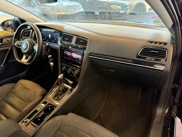 Volkswagen GOLF 1.5 TSI Highline R-Line Automaat | Panoramadak | Digital dashboard | Stoelmassage+Verwarming | Adaptieve cruise control | Climate control | Achteruitrijcamera | Elek. inklapbare spiegels | Apple carplay/Android Auto