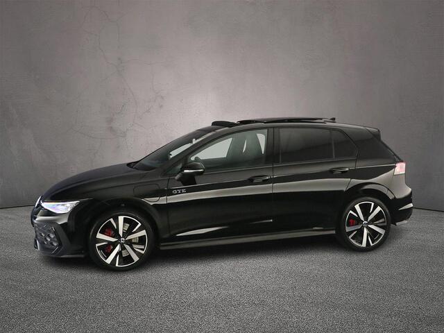 Volkswagen GOLF 1.5 eHybrid GTE 272pk DSG Automaat, Trekhaak, Panoramadak, 360 camera, Stoelverwarming, Stuurverwarming, Parkeersensoren, Dodehoeksensoren, Navigatie, App-connect