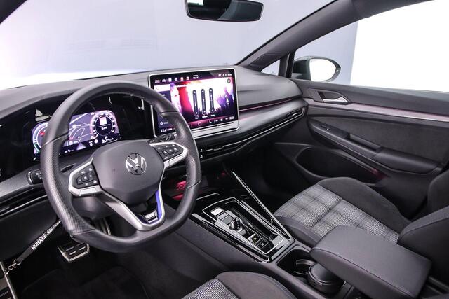Volkswagen GOLF 1.5 eHybrid GTE 272pk DSG Automaat, Trekhaak, Panoramadak, 360 camera, Stoelverwarming, Stuurverwarming, Parkeersensoren, Dodehoeksensoren, Navigatie, App-connect