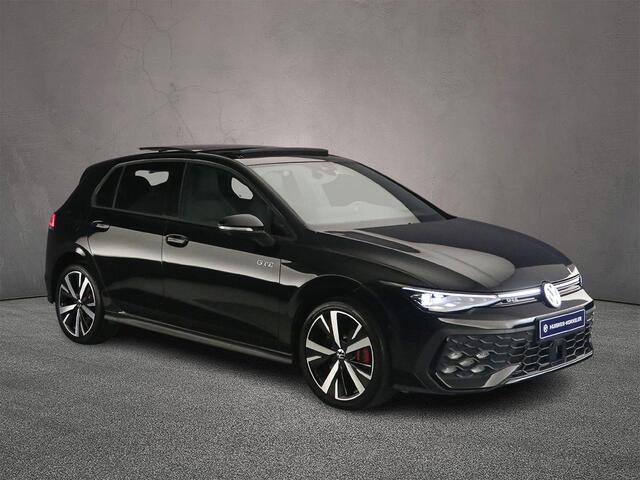 Volkswagen GOLF 1.5 eHybrid GTE 272pk DSG Automaat, Trekhaak, Panoramadak, 360 camera, Stoelverwarming, Stuurverwarming, Parkeersensoren, Dodehoeksensoren, Navigatie, App-connect