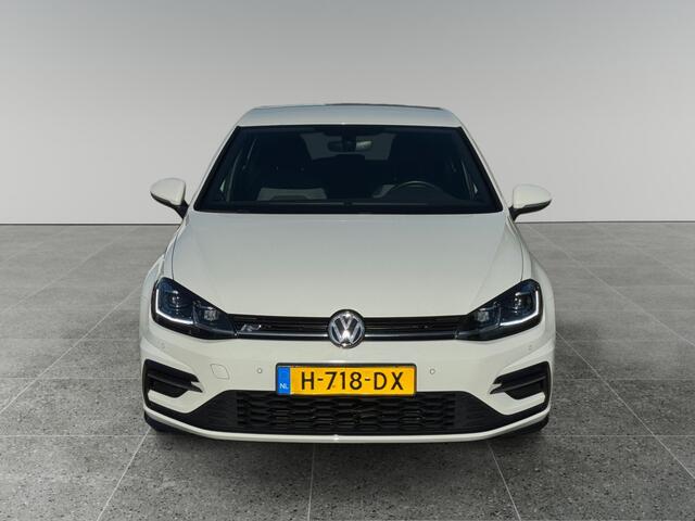 Volkswagen GOLF 1.5 150pk TSI Highline Business R Achteruitrijcamera (Rear View) | Parkeersensoren voor & achter | Velgen 'Sebring', 17 inch lichtmetaal