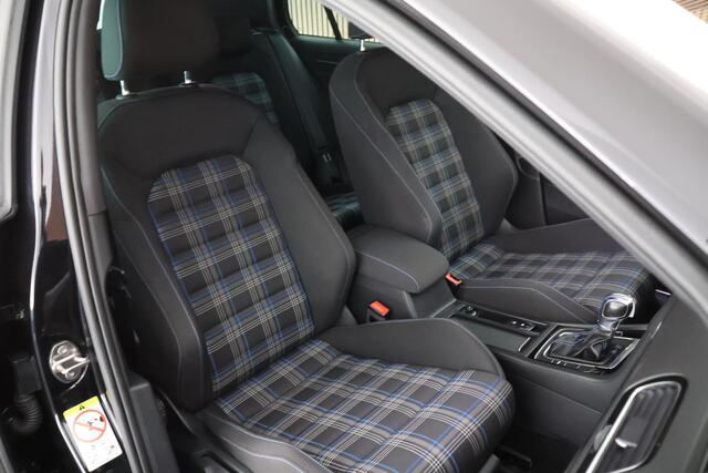 Volkswagen GOLF 1.4 TSI 204pk PHEV GTE Trekhaak LED ACC Navigatie Parkeersensoren