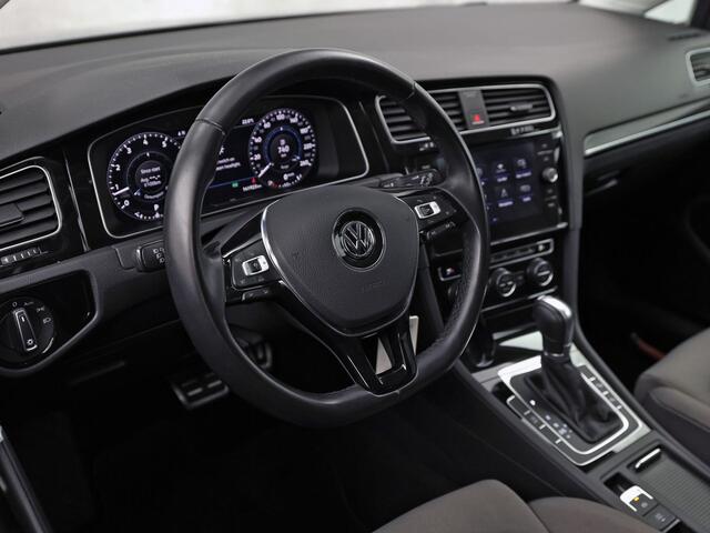 Volkswagen GOLF Variant 1.5 TSI Highline 150Pk Automaat (VIRTUAL COCKPIT, APPLE CARPLAY, ALCANTARA, CAMERA, TREKHAAK, SPORTSTOELEN, GETINT GLAS, ADAPTIVE CRUISE, TREKHAAK, NIEUWSTAAT)