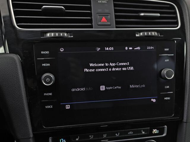 Volkswagen GOLF Variant 1.5 TSI Highline 150Pk Automaat (VIRTUAL COCKPIT, APPLE CARPLAY, ALCANTARA, CAMERA, TREKHAAK, SPORTSTOELEN, GETINT GLAS, ADAPTIVE CRUISE, TREKHAAK, NIEUWSTAAT)