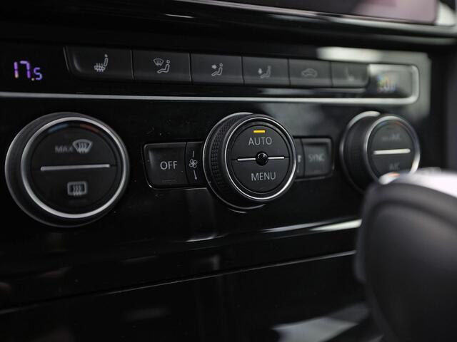 Volkswagen GOLF Variant 1.5 TSI Highline 150Pk Automaat (VIRTUAL COCKPIT, APPLE CARPLAY, ALCANTARA, CAMERA, TREKHAAK, SPORTSTOELEN, GETINT GLAS, ADAPTIVE CRUISE, TREKHAAK, NIEUWSTAAT)