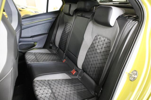 Volkswagen GOLF 1.5 eTSI R-Line Business+ 160 PK | Virtual Cockp. | Dab | Camera | Carplay
