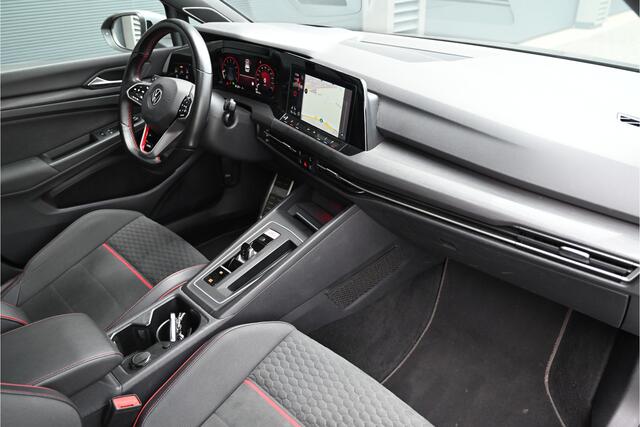 Volkswagen GOLF 2.0 TSI GTI CLUBSPORT 300 PK / PANO / IQ LIGHT / HARMAN KARDON / HEAD UP DISPLAY / MOONSTONE GREY