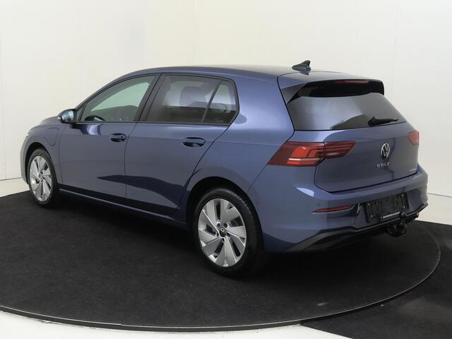 Volkswagen GOLF Life Edition eHybrid | 'App-Connect' draadloze smartphone integratie | Achterbank in ongelijke delen neerklapbaar incl. middenarmsteun en doorlaadmogelijkheid | Afstandscontrolesysteem (Front Assist)