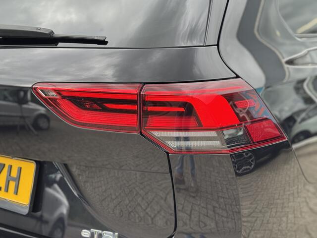 Volkswagen GOLF Variant 1.5 eTSI R-Line Business+ *Panorama * Trekhaak * Stoelverwarming * LED * Apple carplay *