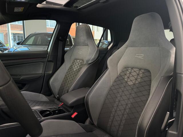 Volkswagen GOLF 1.5 eTSI R-Line / Pano / Camera / CarPlay /