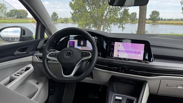 Volkswagen GOLF 1.5 eTSI DSG Camera Led Carplay Trekhaak Sfeerverlichting