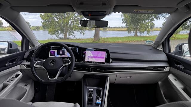 Volkswagen GOLF 1.5 eTSI DSG Camera Led Carplay Trekhaak Sfeerverlichting
