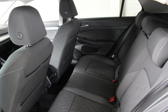 Volkswagen GOLF 1.5 TSI Life Edition Apple Carplay | Climate Control | Parkeercamera | 4-seizoenenbanden