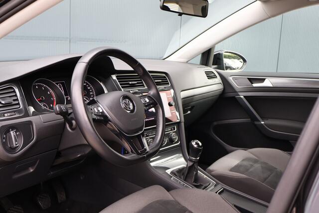 Volkswagen GOLF Variant 1.5 TSI Highline 7.5 | Stoelverwarming | Trekhaak | Alcantara | Adaptieve Cruise Control | Apple Carplay / Android Auto