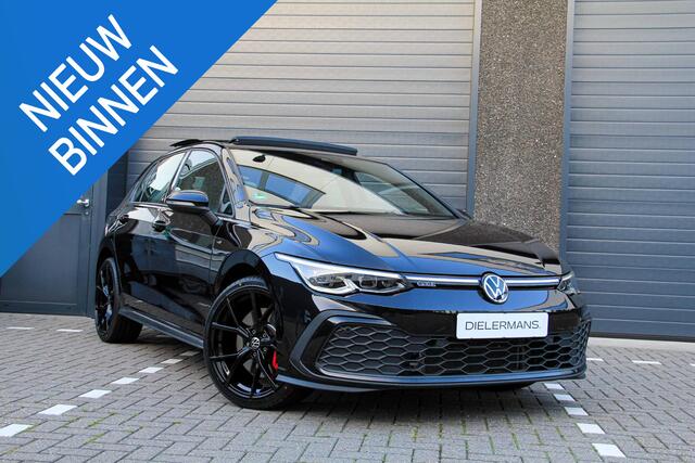 Volkswagen GOLF 1.4 eHybrid GTE Black on Black | Pano | IQ | 19" Estoril | Elektrische trekhaak | Vol in de opties | BTW!