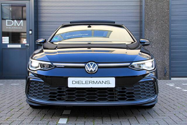 Volkswagen GOLF 1.4 eHybrid GTE Black on Black | Pano | IQ | 19" Estoril | Elektrische trekhaak | Vol in de opties | BTW!
