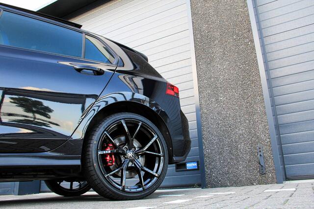 Volkswagen GOLF 1.4 eHybrid GTE Black on Black | Pano | IQ | 19" Estoril | Elektrische trekhaak | Vol in de opties | BTW!