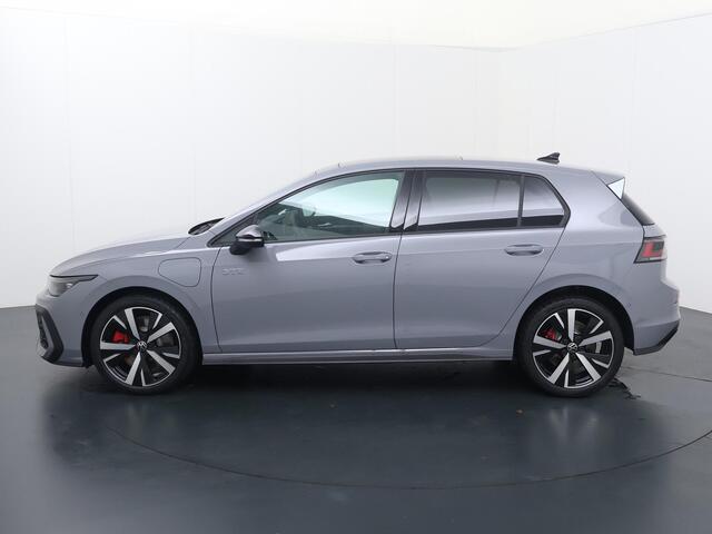 Volkswagen GOLF 1.5 eHybrid GTE | 272 pk | SoH 99% | Adaptive Cruise Control | 360 graden camera | Panoramadak | Matrix LED | Keyless Entry | Dodehoek detectie | Climate control | Draadloze telefoonlader | Navigatiesysteem | Sfeerverlichting | Stoel- & Stuurverwarming | Parkeersensoren | Apple Carplay / Android Auto |