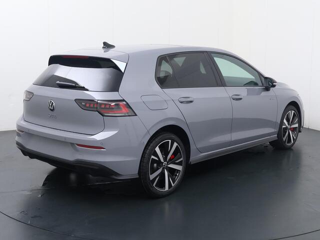 Volkswagen GOLF 1.5 eHybrid GTE | 272 pk | SoH 99% | Adaptive Cruise Control | 360 graden camera | Panoramadak | Matrix LED | Keyless Entry | Dodehoek detectie | Climate control | Draadloze telefoonlader | Navigatiesysteem | Sfeerverlichting | Stoel- & Stuurverwarming | Parkeersensoren | Apple Carplay / Android Auto |
