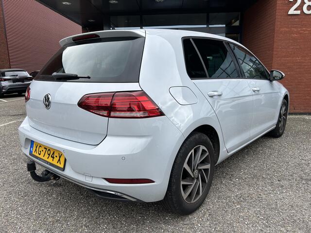 Volkswagen GOLF 1.0 TSI Comfortline Business // LED // NAVI + CARPLAY // ADAPTIVE CRUISE // CLIMA // PDC // TREKHAAK!!