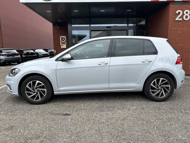 Volkswagen GOLF 1.0 TSI Comfortline Business // LED // NAVI + CARPLAY // ADAPTIVE CRUISE // CLIMA // PDC // TREKHAAK!!