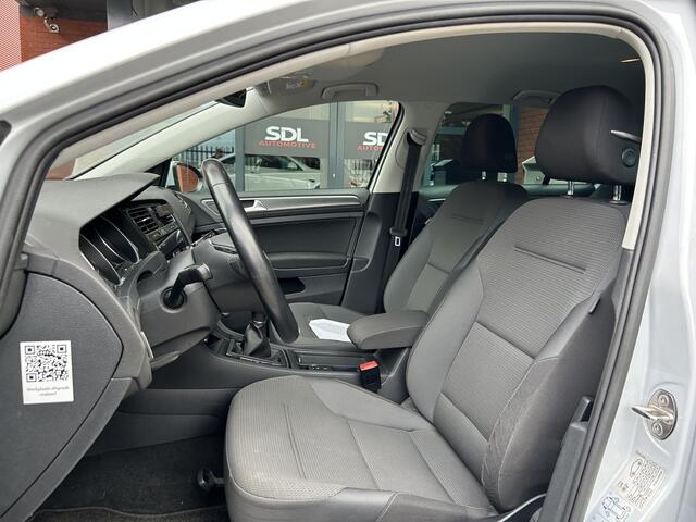 Volkswagen GOLF 1.0 TSI Comfortline Business // LED // NAVI + CARPLAY // ADAPTIVE CRUISE // CLIMA // PDC // TREKHAAK!!