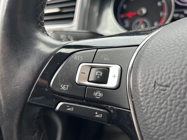 Volkswagen GOLF 1.0 TSI Comfortline Business // LED // NAVI + CARPLAY // ADAPTIVE CRUISE // CLIMA // PDC // TREKHAAK!!