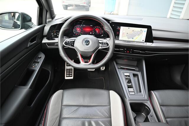 Volkswagen GOLF 2.0 TSI GTI CLUBSPORT 300 PK / PANO / LEDER / IQ LIGHTS / STOELKOELING / CAMERA / MEMORY / ACC